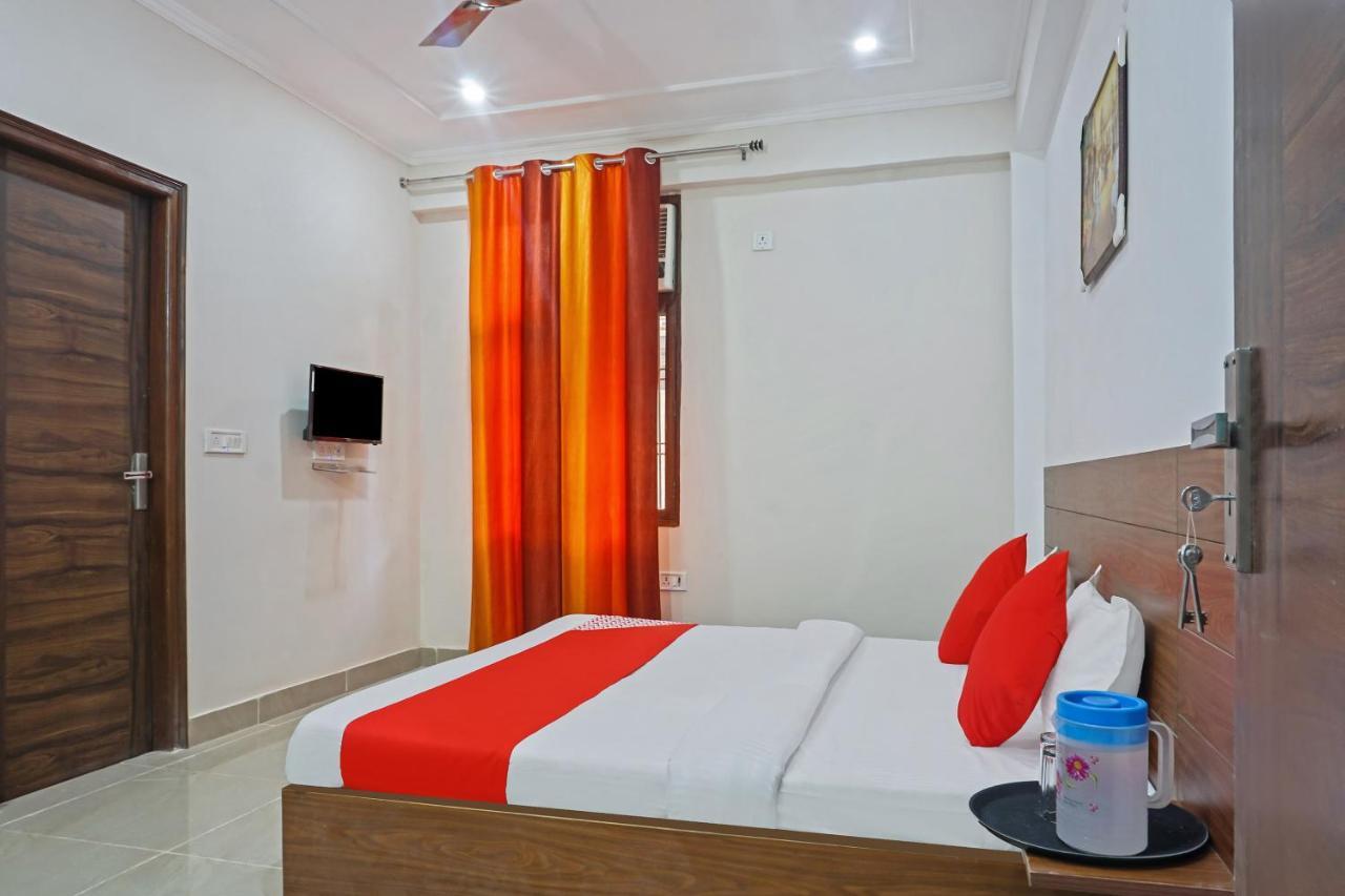 Hotel O Quadis Нойда Екстер'єр фото