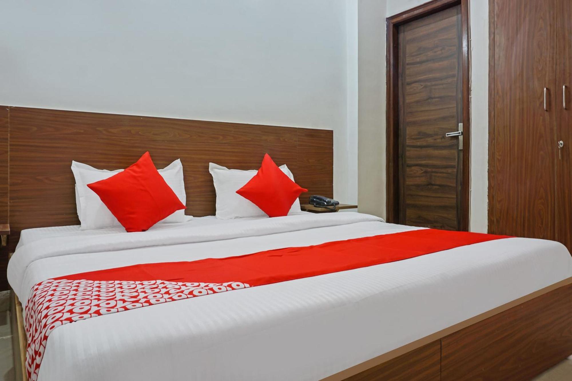 Hotel O Quadis Нойда Екстер'єр фото