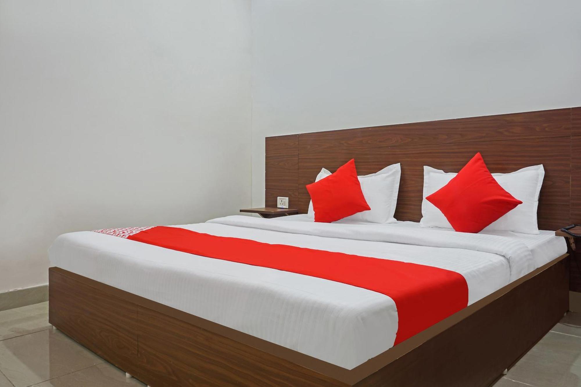 Hotel O Quadis Нойда Екстер'єр фото
