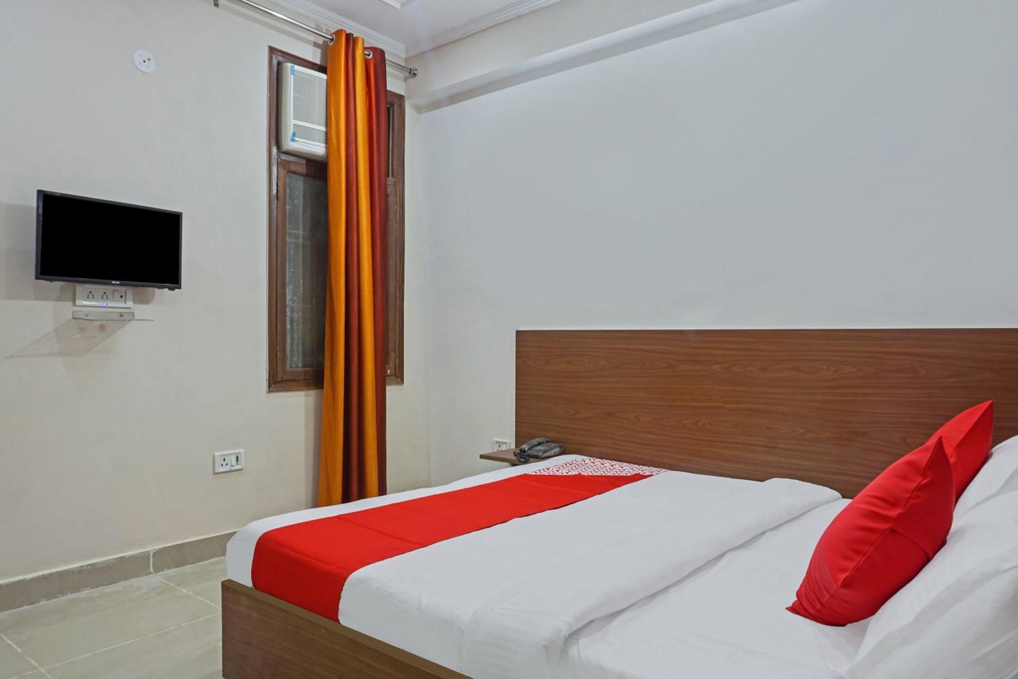 Hotel O Quadis Нойда Екстер'єр фото