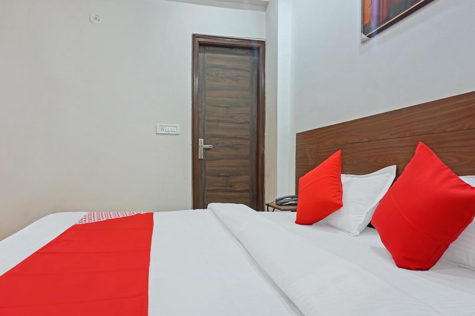 Hotel O Quadis Нойда Екстер'єр фото