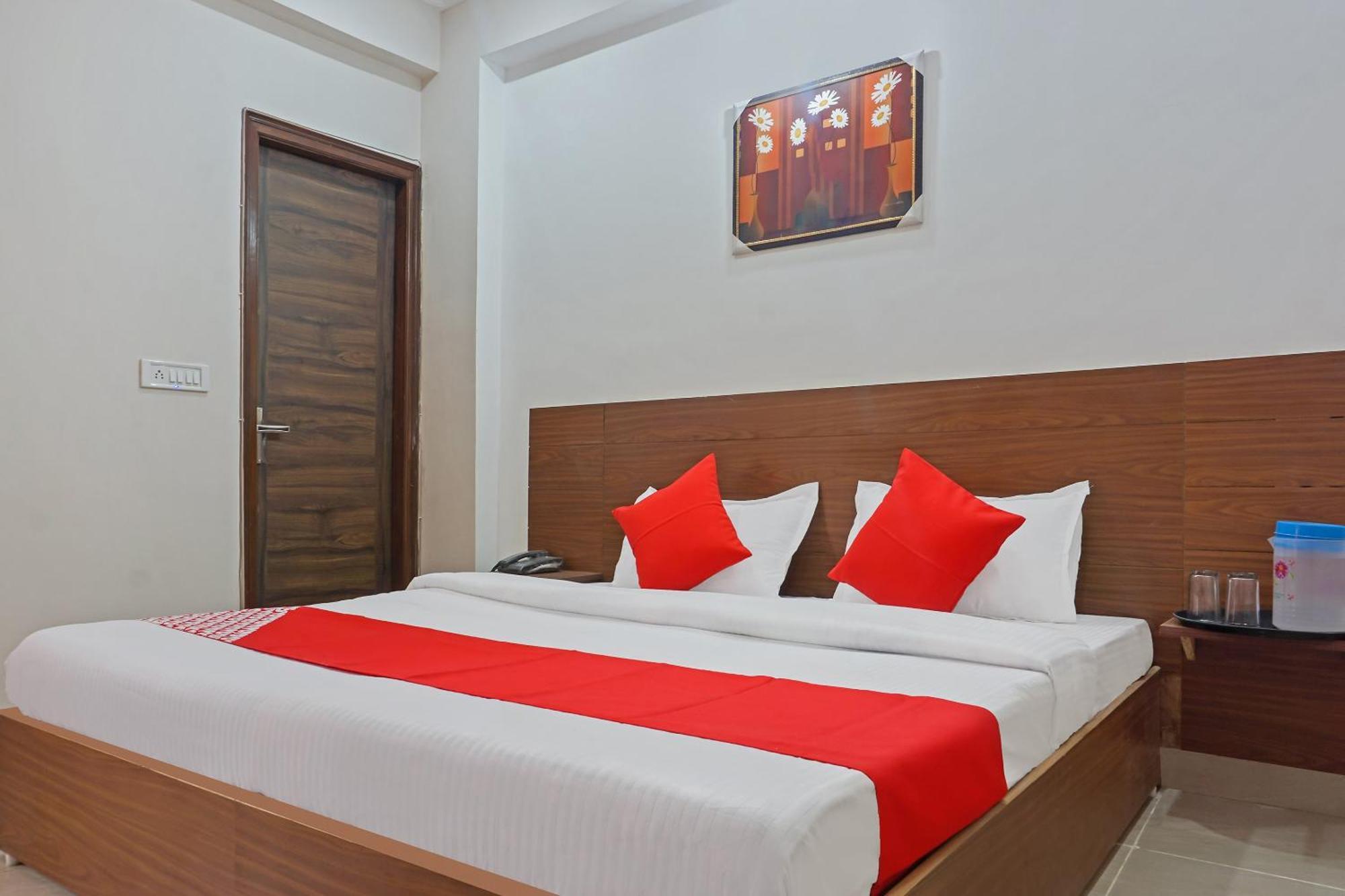 Hotel O Quadis Нойда Екстер'єр фото