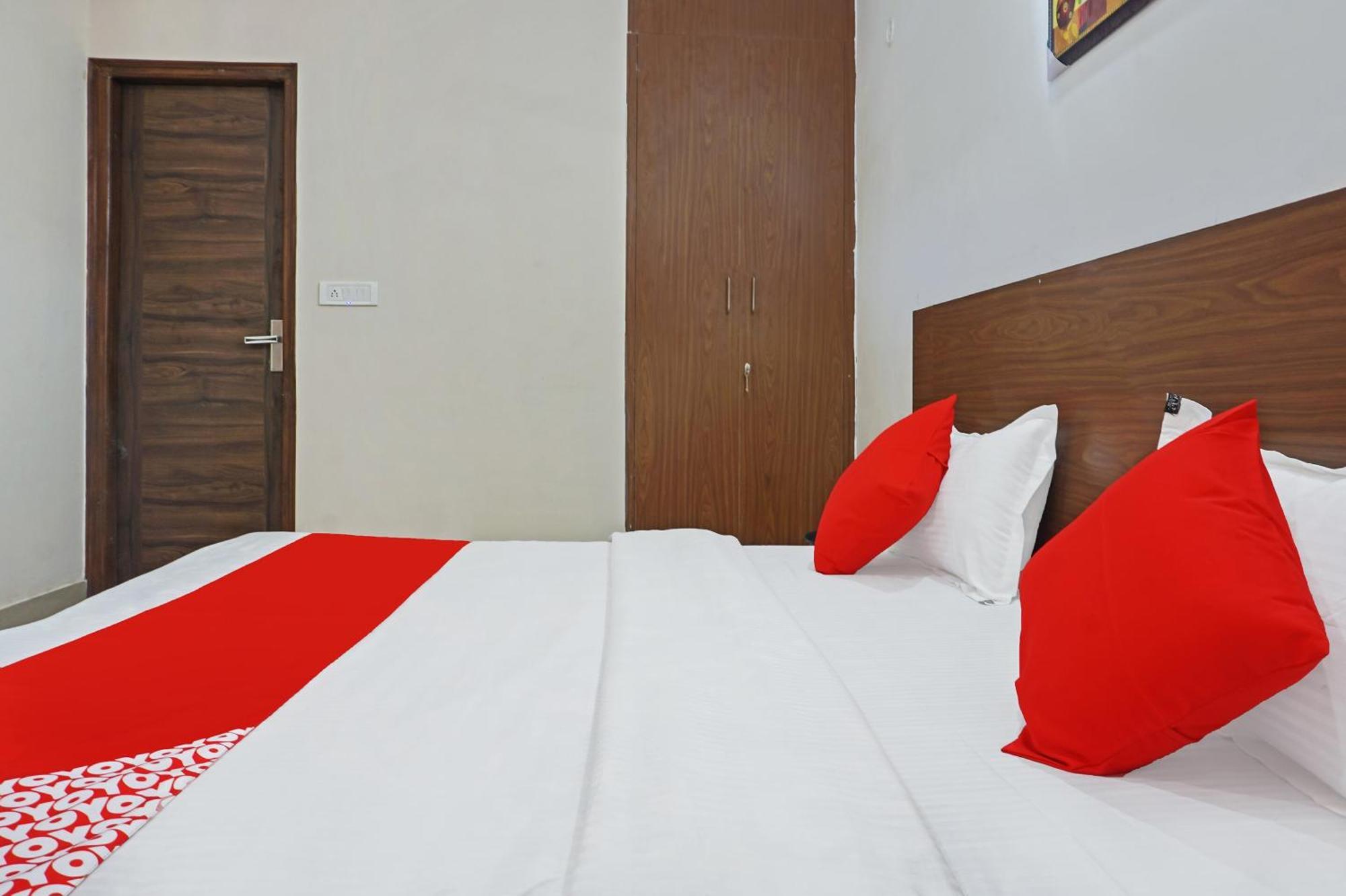 Hotel O Quadis Нойда Екстер'єр фото
