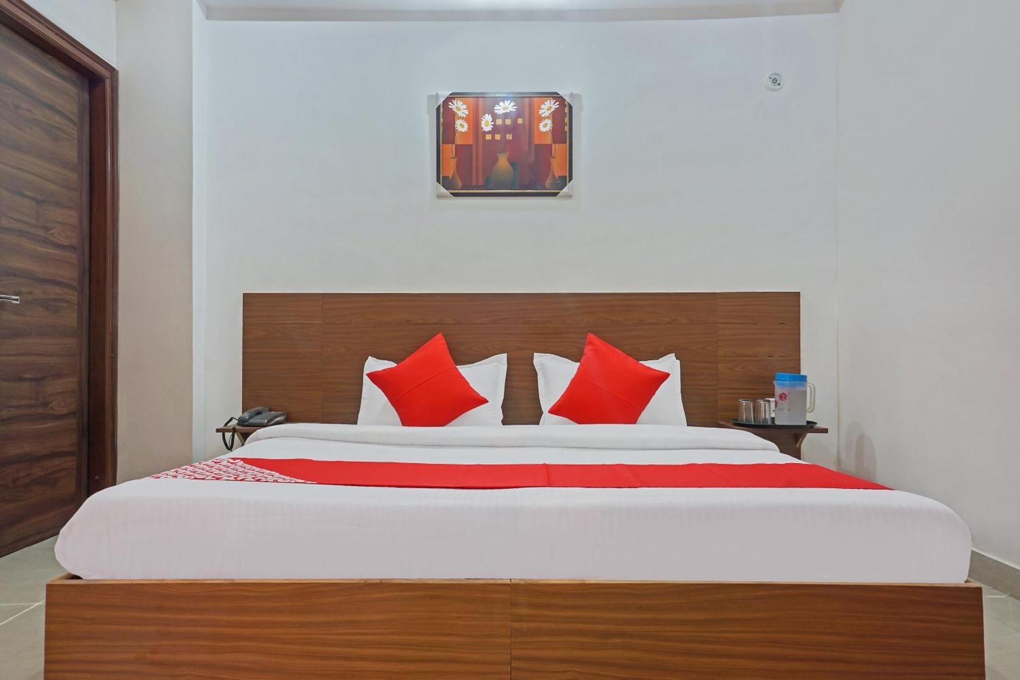 Hotel O Quadis Нойда Екстер'єр фото