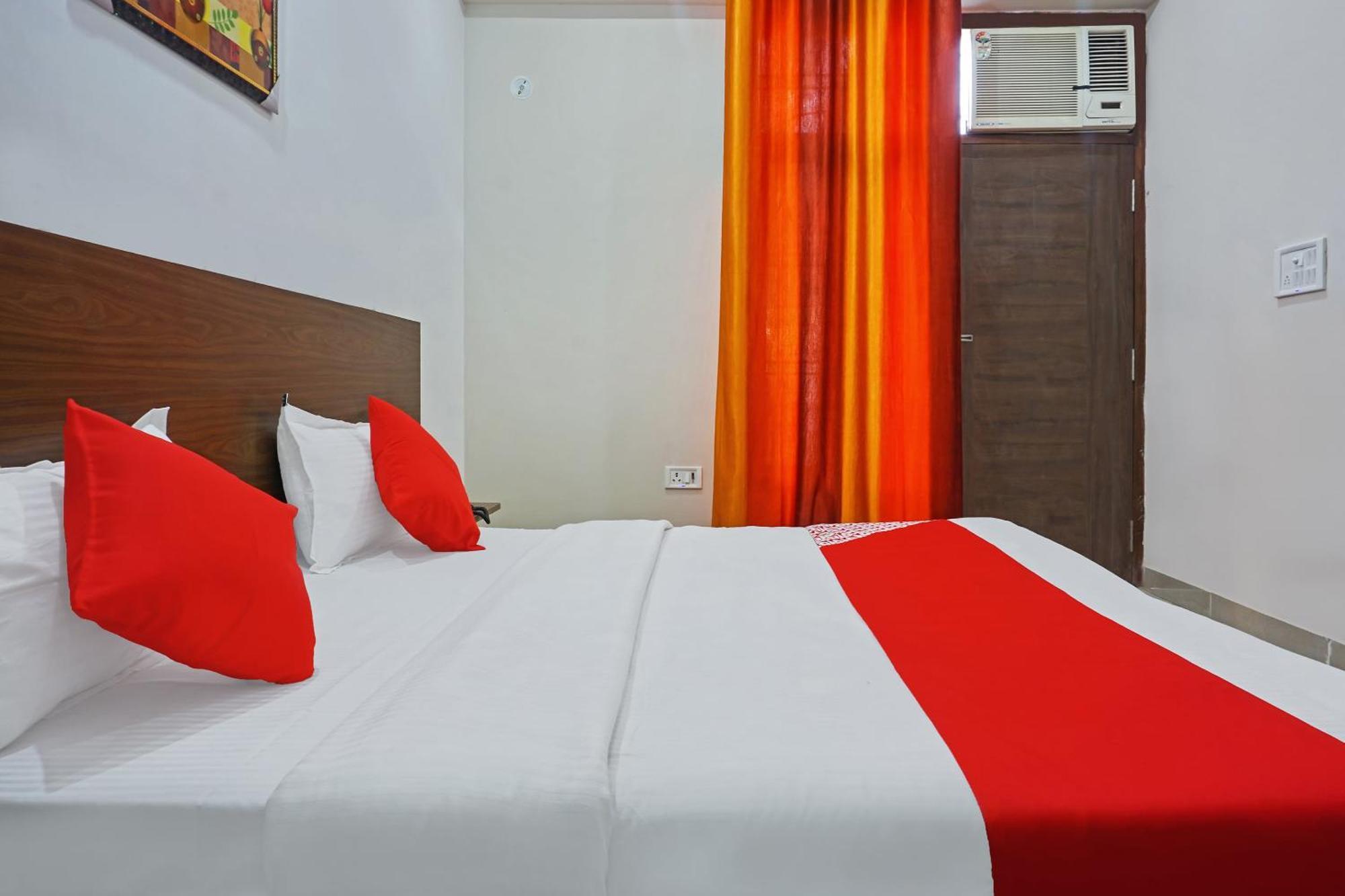 Hotel O Quadis Нойда Екстер'єр фото