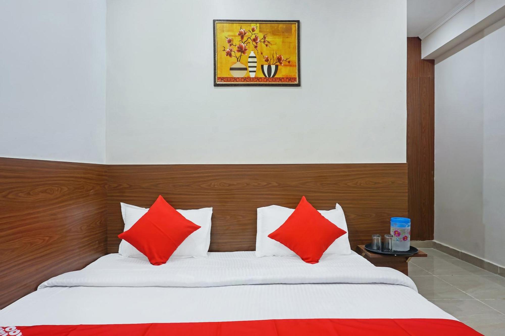 Hotel O Quadis Нойда Екстер'єр фото