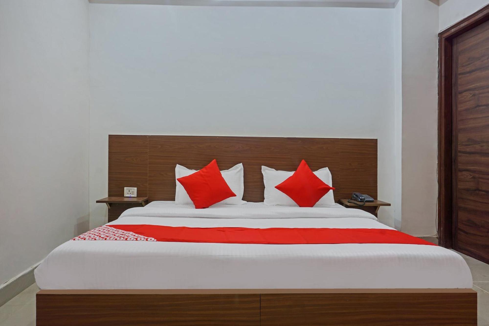 Hotel O Quadis Нойда Екстер'єр фото